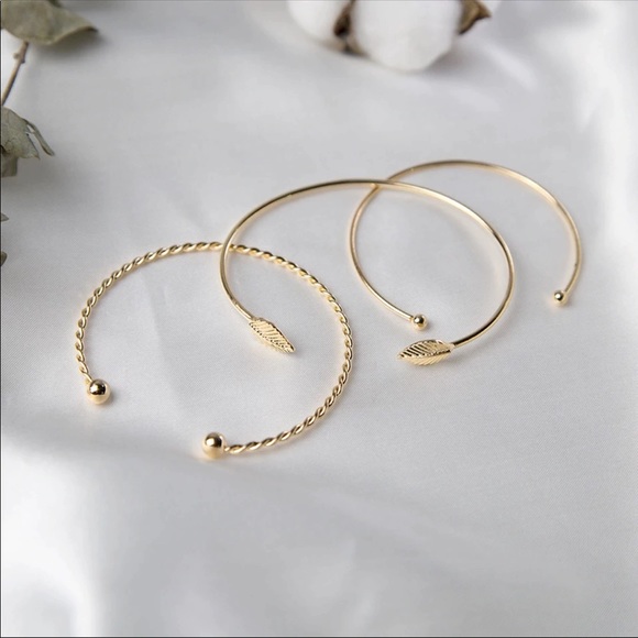 ‼️ 5 for $25 ‼️Set of 3 Golden Boho Bracelets - Picture 2 of 4